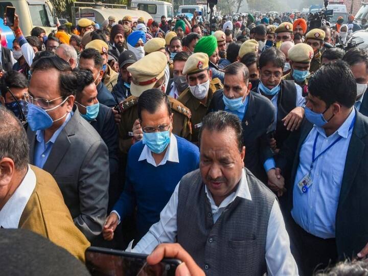 सिंघु बॉर्डर पहुंचे सीएम अरविंद केजरीवाल, कहा- मैं मुख्यमंत्री की तरह नहीं बतौर सेवादार आया हूं