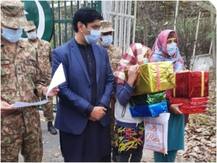 गलती से सीमा पार कर पुंछ पहुंचीं PoK की दो बहनें, भारतीय सेना ने गिफ्ट और मिठाइयां देकर वापस भेजा