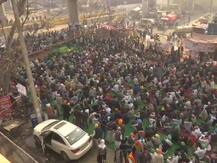 आंदोलनरत किसानों की सुविधाओं का जिम्मा सिख सेवा फोर्स उठा रही, सैनिटरी नैपकिन से लेकर नेल-कटर हर चीज़ की है व्यवस्था