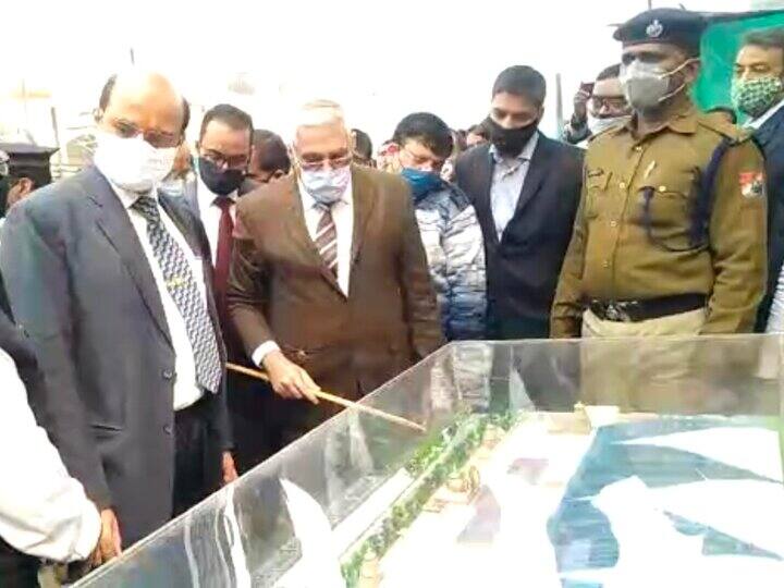 Northern Railway Manager Ashutosh Gangal inspected ayodhya railway station work ann अयोध्या: भव्य रेलवे स्टेशन का काम जोरों पर, प्रमुख धर्मनगरियों से जुड़ेगी राम नगरी