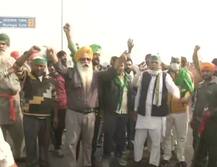 भारत बंद की तस्वीरें: कहीं जलाए गए टायर, तो कहीं रोकी रेल, किसानों के समर्थन में जबरदस्त प्रदर्शन