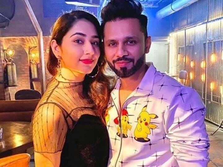 जल्द शुरू होंगी 'बिग बॉस' फेम राहुल वैद्य और दिशा परमार की शादी की तैयारियां, राहुल की मां ने दिया रिएक्शन Soon 'Bigg Boss' fame Rahul Vaidya and Disha Parmar's wedding preparations, Rahul's mother gave hints जल्द शुरू होंगी 'बिग बॉस' फेम राहुल वैद्य और दिशा परमार की शादी की तैयारियां, राहुल की मां ने दिया रिएक्शन