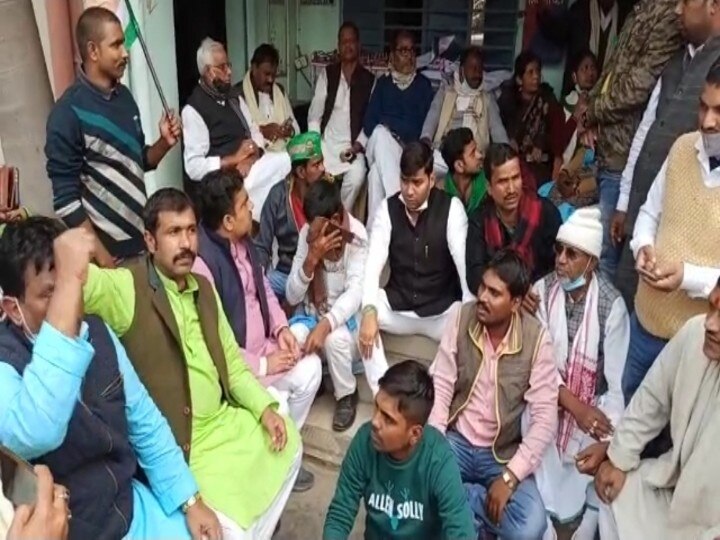 बिहार: पूर्व मंत्री और RJD MLA समेत 50 से अधिक पार्टी कार्यकर्ताओं को पुलिस ने किया गिरफ्तार