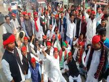 जालौन: कृषि कानून के विरोध में किसानों ने किया प्रदर्शन, केंद्र सरकार के खिलाफ जमकर की नारेबाजी