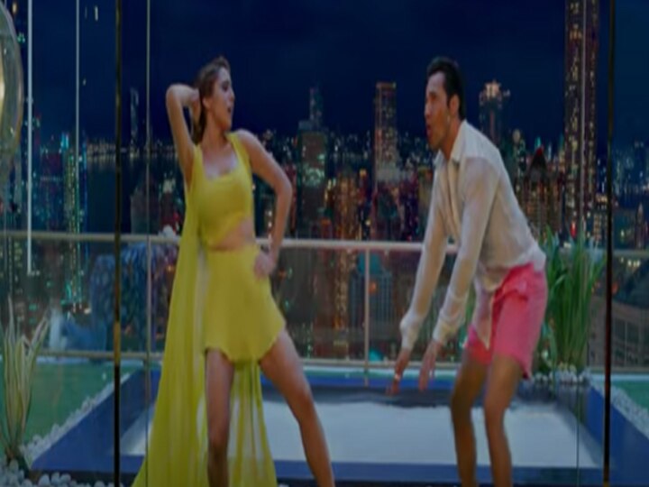 New song Hussan Hai Suhana from movie Coolie No 1 released, both seen in romantic style फिल्म 'Coolie No.1' का नया गाना 'हुस्न है सुहाना' हुआ रिलीज, रोमांटिक अंदाज में दिखे Varun-Sara