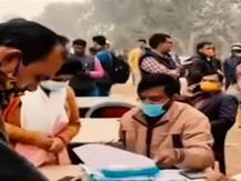 रामपुर के CMO कार्यालय में शिक्षकों से रिश्वत लेने का वीडियो वायरल, दो कर्मचारी को नौकरी से निकाला गया