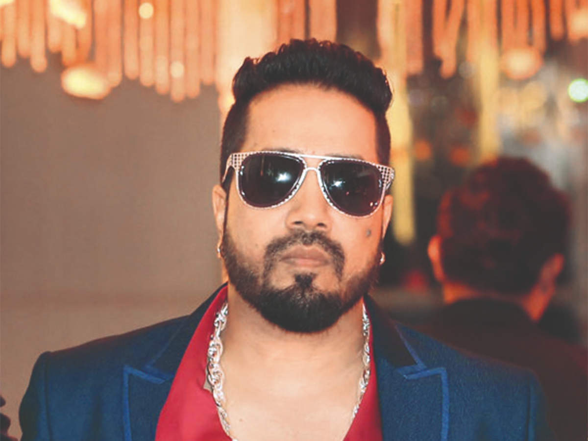 Mika Singh reveals he does not get any work since last eight months after  lockdown | मीका सिंह का छलका दर्द, बोले- पिछले आठ महीनों में कोई काम नहीं  मिला