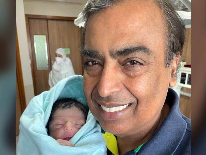 मुकेश अंबानी बन गए दादा, धीरूभाई परिवार को मिला नया वारिस, जानिए फैमिली की पूरी जानकारी Mukesh Ambani becomes grandfather Dhirubhai family full information Anil Akash Shloka Reliance Industries Limited मुकेश अंबानी बन गए दादा, धीरूभाई परिवार को मिला नया वारिस, जानिए फैमिली की पूरी जानकारी