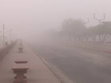 UP Weather News: लखनऊ में घने कोहरे से वाहनों की स्पीड पर लगा ब्रेक, अगले हफ्ते बारिश का अनुमान