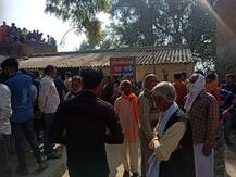 रायबरेली: चोरी के आरोप में पुलिस ने युवकों को बेरहमी से पीटा, भड़के स्थानीय लोगों ने चौकी को घेरा