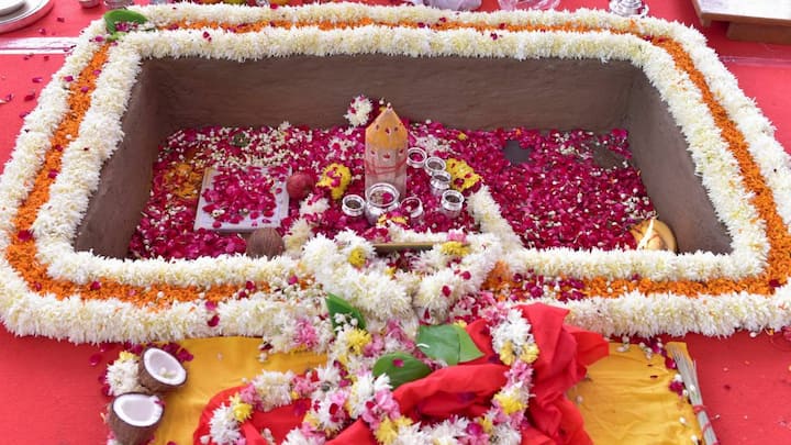 नई संसद पुरानी संसद से 17 हजार वर्गमीटर बड़ी है और इसे बनाने में करीब 971 करोड़ रूपए की लागत आएगी.