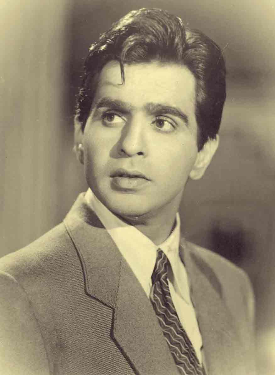 Dilip Kumar 99th Birthday : पिता से मतभेद होने पर सैडविच स्टॉल लगाने लगे थे दिलीप कुमार, जानिए ट्रेजडी किंग के परिवार के बारे में