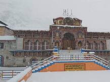 Weather Updates: उत्तराखंड में अगले 5 दिनों के लिए येलो अलर्ट, बर्फ की चादर से ढका बदरीनाथ धाम