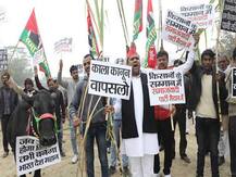 गोंडा: किसान यात्रा में शामिल होने से पहले प्रशासन ने सपा नेताओं को किया नजरबंद, भारी पुलिस बल तैनात