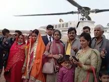 फिरोजाबाद: शादी के बाद हेलीकॉप्टर से विदा हुई दुल्हन, तमिलनाडु से आई थी बारात