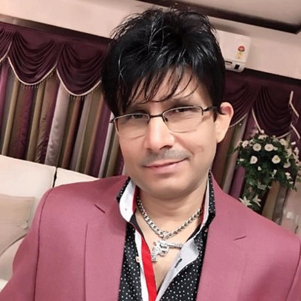 केआरके बिग बॉस के तीसरे सीज़न में पहुंचे थे और यहां पर उन्होंने गुस्से में आकर बोतल फेंकी थी जो सीधे शमिता शेट्टी को लगी थी. इस पर भी खूब विवाद हुआ था. 