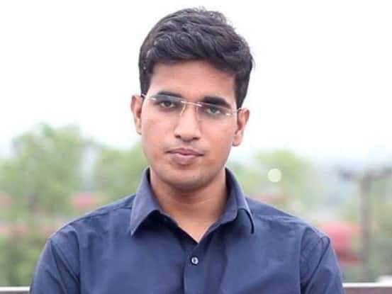IAS Success Story: हिंदी माध्यम के विकास ने कुछ ऐसे पायी UPSC परीक्षा में सफलता और बनें IAS ऑफिसर Success Story Of IAS Topper Vikash Meena IAS Success Story: हिंदी माध्यम के विकास ने कुछ ऐसे पायी UPSC परीक्षा में सफलता और बनें IAS ऑफिसर
