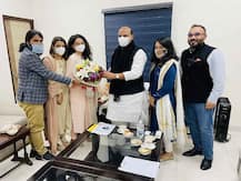 कंगना रनौत ने की रक्षा मंत्री राजनाथ सिंह से मुलाकात, आने वाली फिल्म 'तेजस' को लेकर की बातचीत