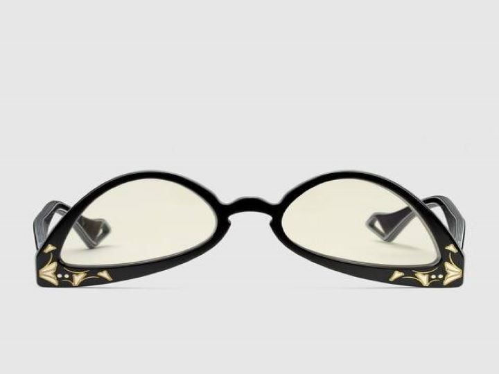 The mockery of luxury fashion brand GUCCI inverted glasses, flood of jokes and mimes on social media लग्जरी फैश्न ब्रांड GUCCI के उल्टे चश्मे का उड़ा मजाक, सोशल मीडिया पर आई जोक्स और मीम्स की बाढ़