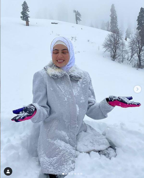 निकाह के बाद सना खान कश्मीर में पति अनस के साथ हनीमून मनाने के लिए गई थीं. 