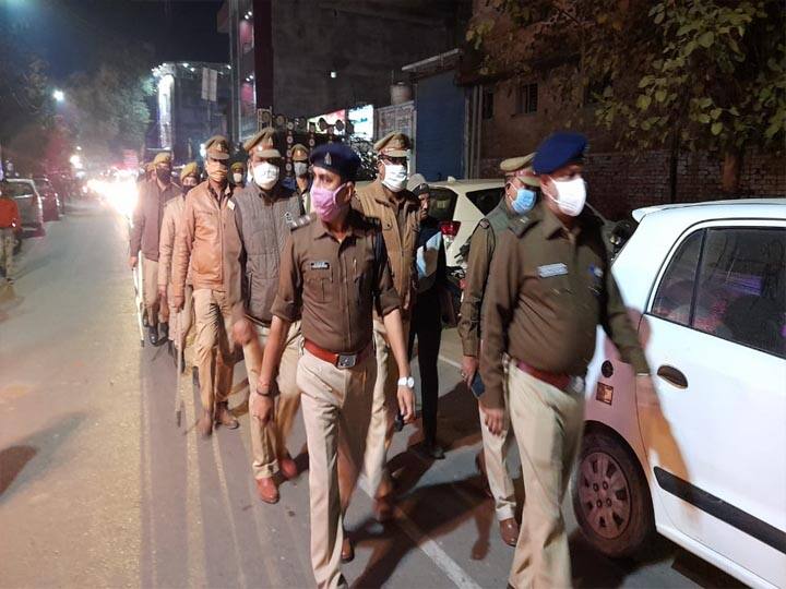 Police Flag March in sensitive areas of Raebareli ahead of Farmers Protest ann Farmers Protest: रायबरेली में सुरक्षा के मद्देनजर संवेदनशील इलाकों में पुलिस का फ्लैग मार्च, अराजक तत्वों पर कड़ी नजर