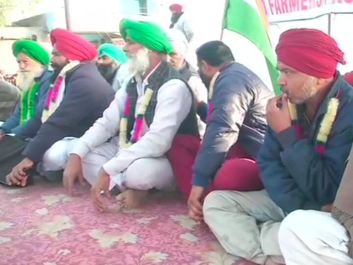 किसानों का अनशन सुबह आठ बजे से शाम पांच बजे तक चलेगा.