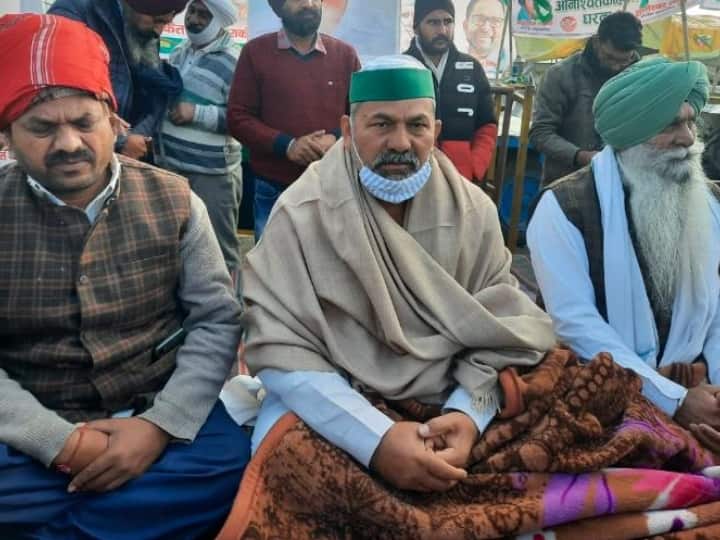 किसानों आज पूरे दिन भूख हड़ताल करेंगे. उनका कहना है कि जब तक सरकार इन कानूनों को वापस नहीं लेगी तब तक वे इसी तरह डटे रहेंगे.