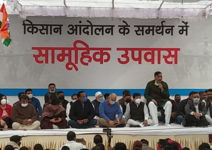 Farmers Protest: AAP Leaders hold hunger strike in Delhi ANN Farmers Protest: किसानों के समर्थन में AAP का उपवास शुरू, 4 बजे पार्टी कार्यकर्ताओं को संबोधित करेंगे केजरीवाल