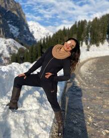 In Pics: हिमाचल में स्विट्जरलैंड का शाहरुख बनीं रवीना टंडन, सोशल मीडिया पर वायरल हो रही हैं तस्वीरें