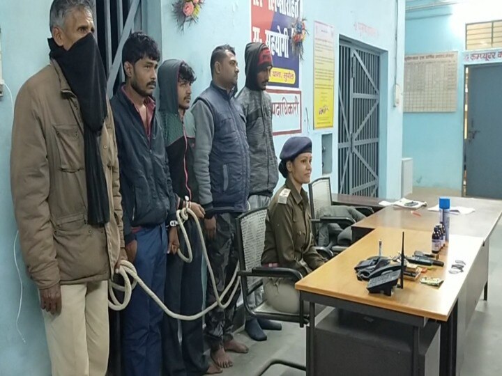 Police arrested four miscreants planning a criminal incident, confiscation of pistol and liquor ann आपराधिक घटना की योजना बना रहे चार बदमाशों को पुलिस ने किया गिरफ्तार, पिस्टल और शराब की जब्त