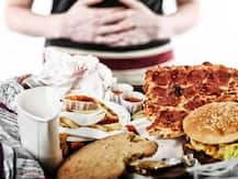 Health Tips: अगर आप खाते हैं देर रात को खाना, तो जान लीजिये उससे होने वाले ये नुकसान