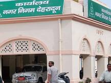 देहरादून: 9 महीने बाद हुई नगर निगम बोर्ड की बैठक में जमकर हंगामा, आपस में भिड़े बीजेपी-कांग्रेस के पार्षद