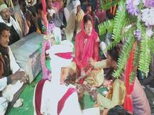 गाजीपुर: BJP विधायक ने जीता सबका दिल, रात 1 बजे मंडप में पहुंचकर किया चायवाले की बेटी का कन्यादान