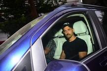 In Pics: कंगना रनौत के साथ विवाद के बीच कुछ इस अंदाज में मुंबई में घूमते स्पॉट हुए ऋतिक रोशन, यहां देखिए तस्वीरें