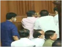 गोरक्षा कानून पर चर्चा के दौरान कर्नाटक विधान परिषद में जोरदार हंगामा, हाथापाई भी हुई