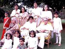 Amitabh Bachchan के परिवार के इन सदस्यों से आज तक आपकी नहीं हुई होगी मुलाकात, इनसे मिलिए पहली बार