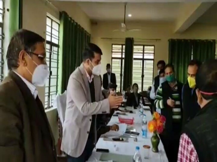 Jalaun Dm Mannan Akhtar Welcomes Netaji With Folded Hands In Samadhan Divas Says Come Sit On My Chair Jalaun Dm Asked Netaji With Folded Hands In Samadhan Divas Winktoday Thus i shifted my focus to ics so that i can make an impact at a larger level in people's life. winktoday