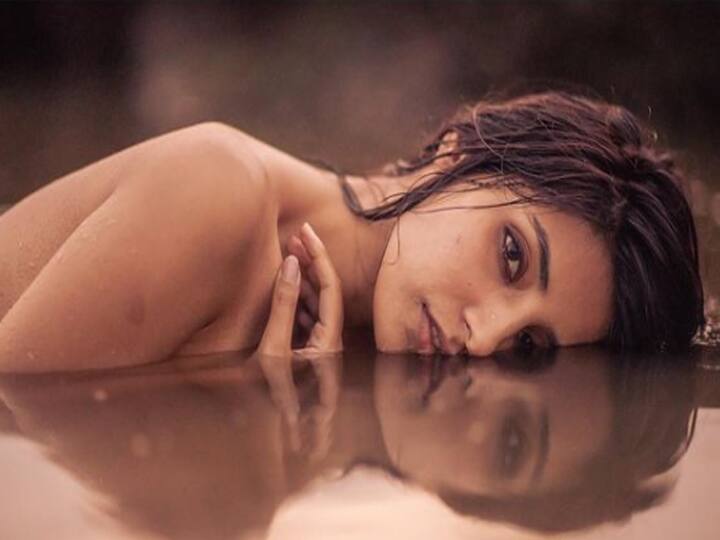 वेब सीरीज मिर्जापुर की डिंपी यानी की हर्षिता शेखर ग्लैमरस के मामले में सबको पीछा छोड दिया हैं.(फोटो इंस्टाग्राम)