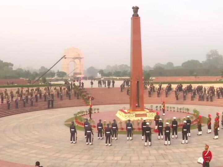 विजय दिवस के अवसर पर इस स्मारक को सुन्दर तरीके से सजाया गया है. साथ ही साथ सुरक्षा के पूरे इंतज़ाम किए गए हैं.