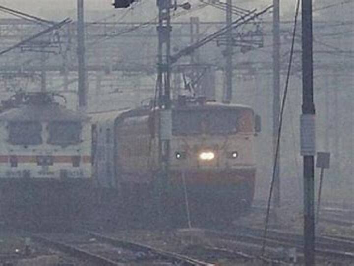 कोहरे के कहर ने रफ्तार पर लगाई ब्रेक, रेलवे ने दिसंबर में इन ट्रेनों को कैंसिल करने का लिया फैसला Fog put brake on transportation know which are the trains cancelled for month of December ann कोहरे के कहर ने रफ्तार पर लगाई ब्रेक, रेलवे ने दिसंबर में इन ट्रेनों को कैंसिल करने का लिया फैसला