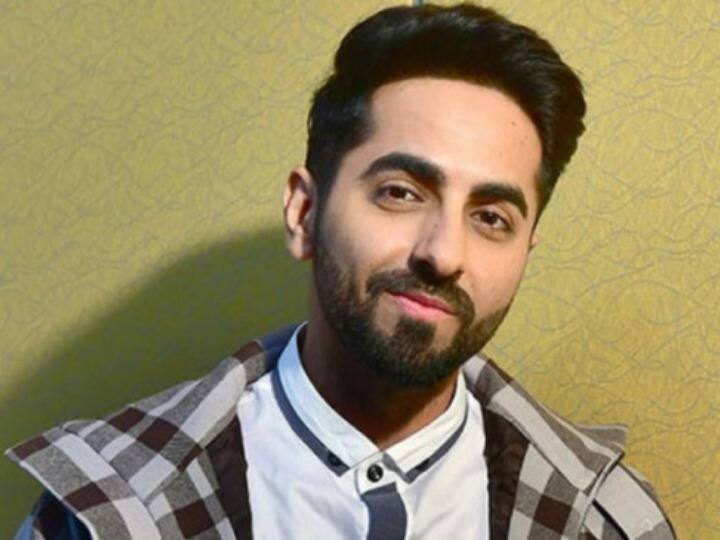 आयुष्मान खुराना - एक्टर आयुष्मान खुराना के बारे में बताया जाता है कि उन्हें अपने दांत चमकाने की अजीबो-गरीब आदत है. मीडिया रिपोर्ट्स की मानें तो आयुष्मान को जब भी समय मिलता है वह ब्रश करना नहीं भूलते हैं.(Pic credit: Social Media)