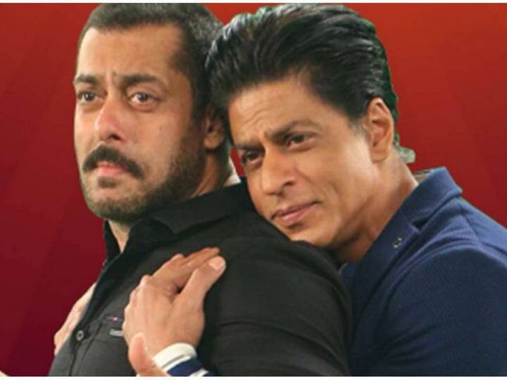 बॉलीवुड स्टार्स जो भी करते हैं वह निराला ही होता है. फिर चाहे वह फिल्मों में निभाए जाने वाले रोल्स हों या अजब-गजब आदतें, दोनों ही मामलों में स्टार्स जमकर सुर्खियां बटोरते हैं. आज हम आपको बॉलीवुड स्टार्स की कुछ ऐसी ही विचित्र आदतों के बारे में बताने जा रहे हैं जिन्हें जान आप भी कुछ पलों के लिए हैरान हो सकते हैं. (Pic credit: Social Media)