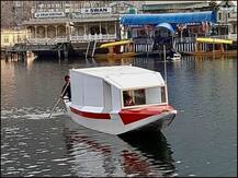 कश्मीर: 155 साल बाद डल झील में तैरेगी 'शिकारा एंबुलेंस', इमरजेंसी हालात में मरीज़ों को मिलेगी राहत