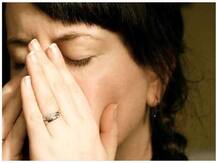 सर्दियों में घेरती है सूखी खांसी की समस्या, ये घरेलू उपाय देंगे आराम