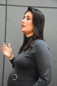 In Pics: हाई हील्स और बॉडीकॉन ड्रेस पहने मुंबई की सड़को पर घूमते स्पॉट हुईं करीना कपूर खान, यूं फ्लॉन्ट किया बेबी बंप