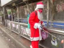 Photos: ...जब मुंबई की सड़कों पर खुद सांता क्लॉज ने बांटे मास्क और किया सैनिटाइजेशन, देखें तस्वीरें