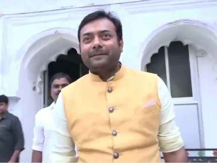 यूपी: काफिले पर हमले के बाद नाराज बीजेपी MLA ने सुरक्षा वापस की, पुलिस जांच पर उठाए सवाल UP BJP MLA return his security after annoyed with police investigation यूपी: काफिले पर हमले के बाद नाराज बीजेपी MLA ने सुरक्षा वापस की, पुलिस जांच पर उठाए सवाल