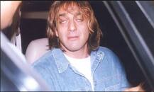 बॉलीवुड स्टार्स जिन्होंने ड्रग्स और शराब के चंगुल में फंसकर बर्बाद कर ली थी ज़िंदगी