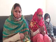 मेरठ: रंगे हाथों पकड़ी गईं शातिर महिला चोर, बस अड्डे व बाजारों में लोगों को बनाती थीं शिकार