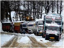 जम्मू-श्रीनगर राष्ट्रीय राजमार्ग पर 14 घंटे बाद यातायात सेवा फिर से बहाल, भूस्खलन के चलते लगा था जाम